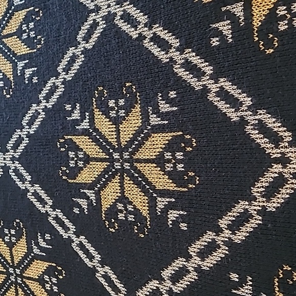 LIKE NEW VTG Nutcracker Pontsettia Metallic Sparkle Scalloped Hem Sweater - Picture 6 of 14